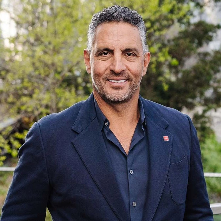 upandadamlive's tweet photo. 💎 Mauricio Umansky talked about a negative experience he had with Ken Todd during Lisa and Kyle’s feud! Mauricio said he doesn’t understand why the two couldn’t at least be civil to each other. I want to know what you think!

👍 LIKE if you think they should be civil + 🔁 RETWEET if you think the feud extends to the husbands! Comment and let us know why! 

@BravoTV #RHOBH #RealHousewives #VanderpumpRules #PumpRules