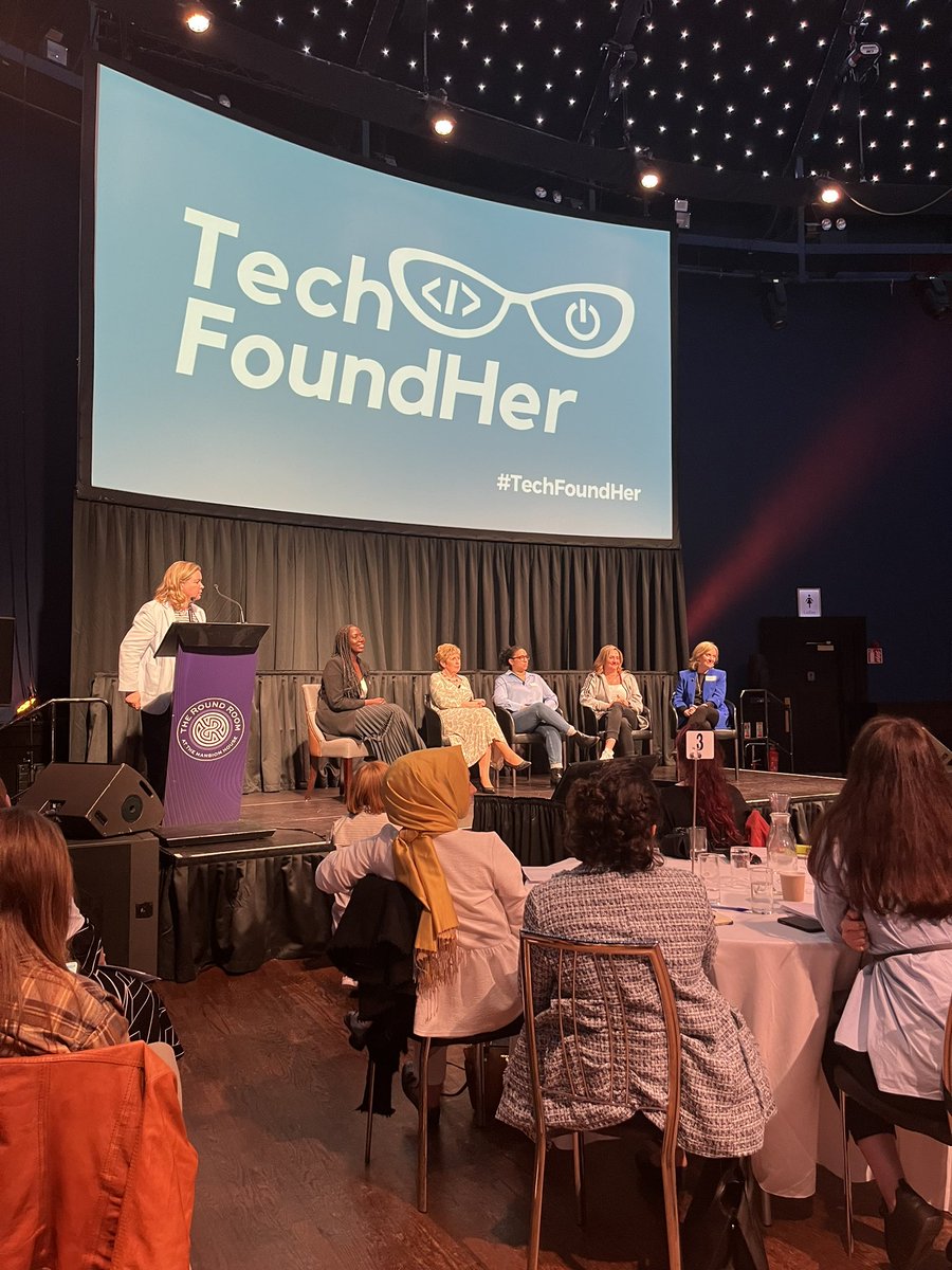 PaulineLogan's tweet image. Panel discussion to close #TechFoundHer Bootcamp @TechFoundHer @mairinmurray @NsubugaTin12021 @EllenGunning @AineMulloy @paulinekwasniak @babsogrady