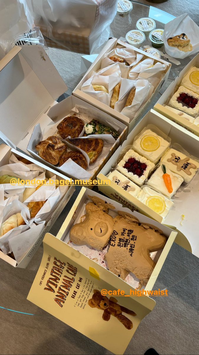 EXOGlobal's tweet photo. [OFFICIAL] 230502 #SUHO Instagram Story Update 
https://t.co/86Q8sUtTSW

“Suho, D.O. ^_^;“

”Seulong-ie hyung, we ate it well gratefully! 😄👍”

#EXO #엑소 @weareoneEXO https://t.co/kpHKrC8862