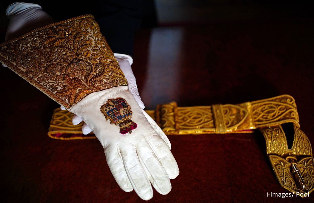 Coronation2023's tweet photo. Monarchs traditionally wear a new Sword Belt and Coronation Glove. King Charles has chosen to reuse those belonging to his grandfather, King George VI, in the interests of sustainability. https://t.co/gaW9cRZsWn