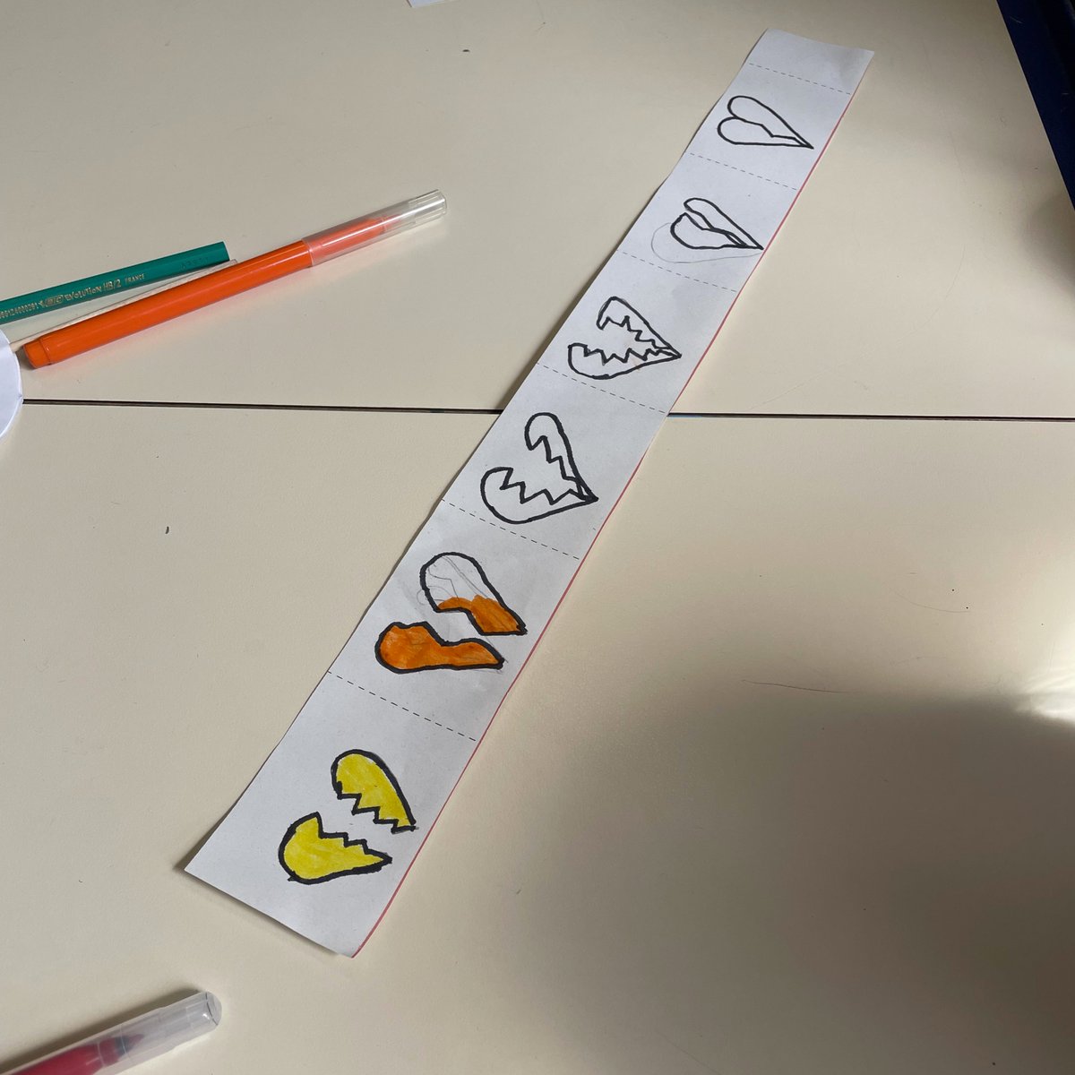 ampiric's tweet image. #Ampiric Projet #KUTIKUTI 👉 Nouvelle séance pour les élèves de l’école Bois-Lemaître à Marseille sur l’animation d’une image. 
Chaque  élève entouré des enseignants et chercheurs ont réalisé une bande de 6  images séquentielles qui s’animent une fois placée dans le #zootrope.