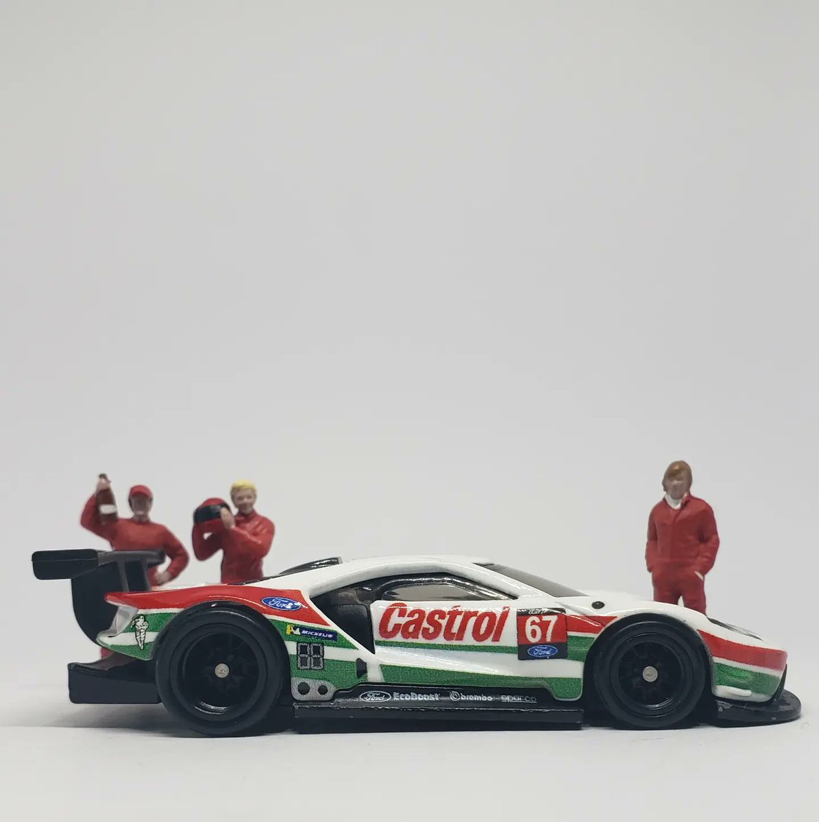 MrSpeedGarage's tweet image. El Ford GT GTE fue
adornado con unas  libreas retro inspirada para.  El coche número 67 que  corrió en las 24 HRS de Daytona con esta
Fantástica librea de Castrol.
 Y Pilotado por #ScottDixon, #RichardWestbrook y #RyanBriscoe el coche
terminó cuarto en la
Clase GTLM .