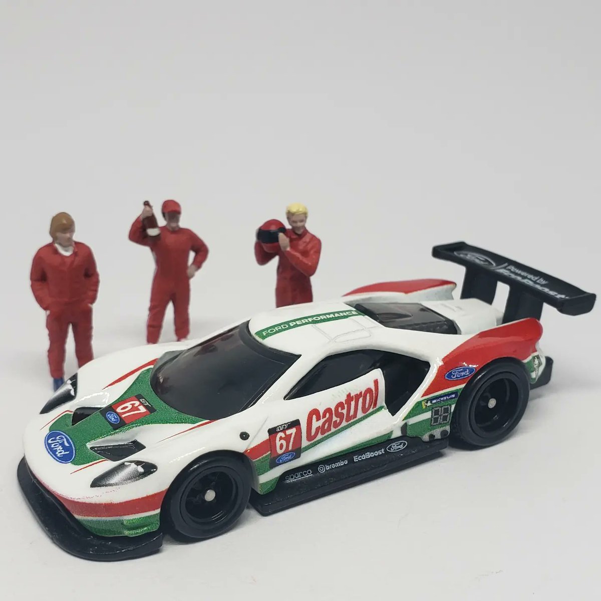 MrSpeedGarage's tweet image. El Ford GT GTE fue
adornado con unas  libreas retro inspirada para.  El coche número 67 que  corrió en las 24 HRS de Daytona con esta
Fantástica librea de Castrol.
 Y Pilotado por #ScottDixon, #RichardWestbrook y #RyanBriscoe el coche
terminó cuarto en la
Clase GTLM .
