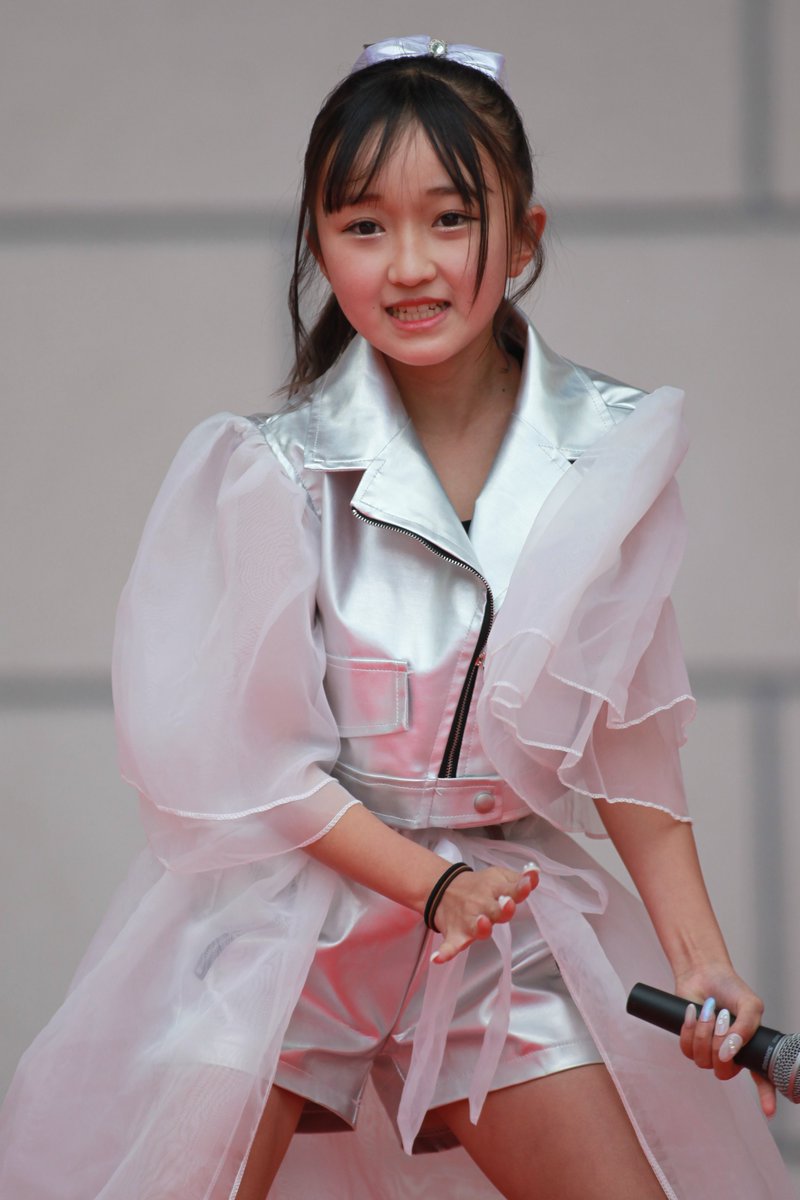 jHcDEbzXuzvO3aZ's tweet photo. #蓮華寺池公園 #藤まつり #ベイブ
やすさんに教わりました
ba6e(ベイブ)の ライブダンスを見てきました。
その中に、すごく、可愛い子発見しました。
まるで、
昔茶果菜の あやねちゃんを 初めて見たときみたいな感じでした。
名前は、ひめちゃんらしいです
#ba6e
https://t.co/9Giw51MSmC https://t.co/WNHE6ZJ7Vj