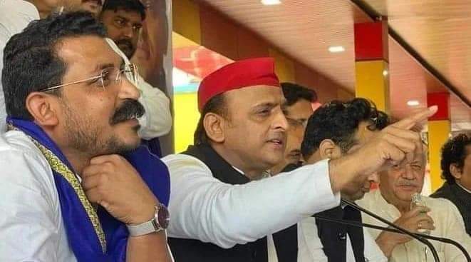 ChananaramNama1's tweet photo. @AllIndiaBSP आजाद समाज पार्टी राष्ट्रीय अध्यक्ष @BhimArmyChief चन्द्रशेखर आज़ाद जी और समाजवादी पार्टी के राष्ट्रीय अध्यक्ष अखिलेश यादव जी ने  सहारनपुर में संयुक प्रेसवार्ता की। https://t.co/4175kCUxiY