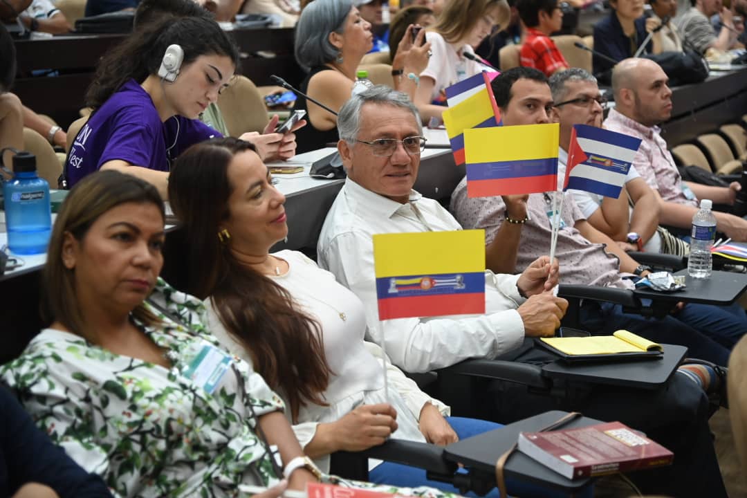 PresidenciaCuba's tweet photo. 🇨🇺| #Cuba es hoy capital de la solidaridad mundial. Mas de mil activistas políticos, líderes sindicales, dirigentes partidistas, y miembros de movimientos de solidaridad de todo el mundo, participan en el Encuentro Internacional de Solidaridad con Cuba y el Antimperialismo. https://t.co/aXSIhzHvey
