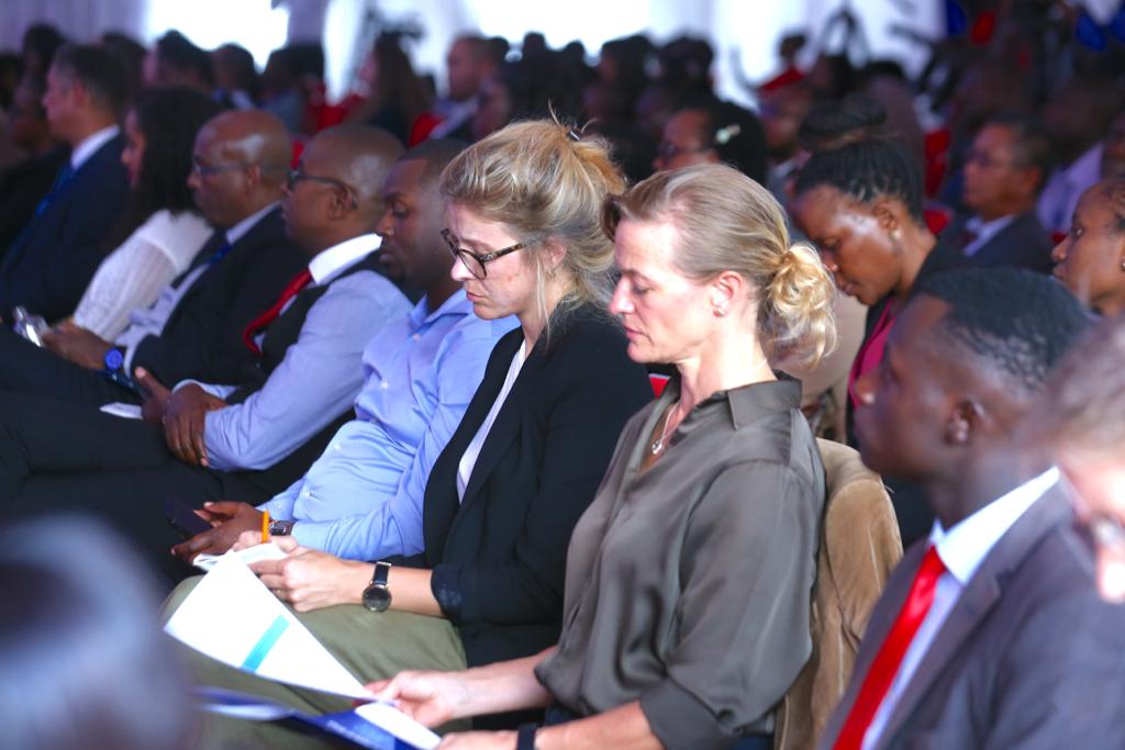WilliamsRuto's tweet photo. African countries must work towards eliminating any barriers to movement, convert regional boundaries to stepping stones and build bridges of friendship so that services, ideas, people and goods can move freely within the Continent. https://t.co/hh1p1wsH6y