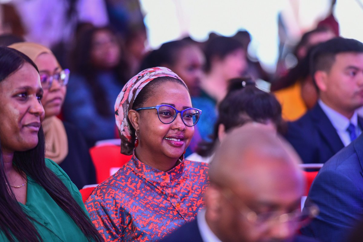 WilliamsRuto's tweet photo. African countries must work towards eliminating any barriers to movement, convert regional boundaries to stepping stones and build bridges of friendship so that services, ideas, people and goods can move freely within the Continent. https://t.co/hh1p1wsH6y