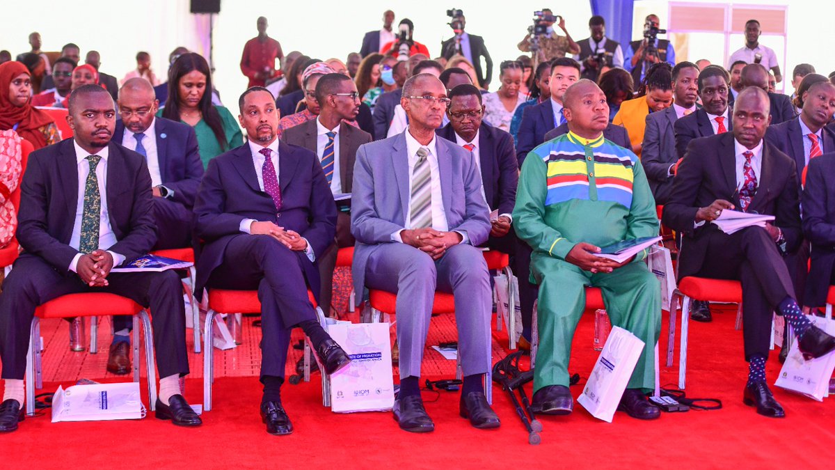 WilliamsRuto's tweet photo. African countries must work towards eliminating any barriers to movement, convert regional boundaries to stepping stones and build bridges of friendship so that services, ideas, people and goods can move freely within the Continent. https://t.co/hh1p1wsH6y