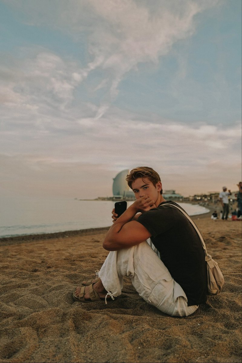 Lorenzo Bold 0.15 on Twitter "Rt if you wanna have a beach date 🏝️ 💙"