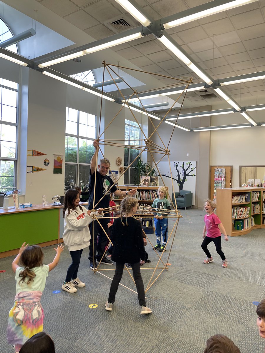 WendyHeiser's tweet image. Working as a team to build various 3D shapes out of triangles. Thanks Martin for a fun and engaging lesson! 🔺