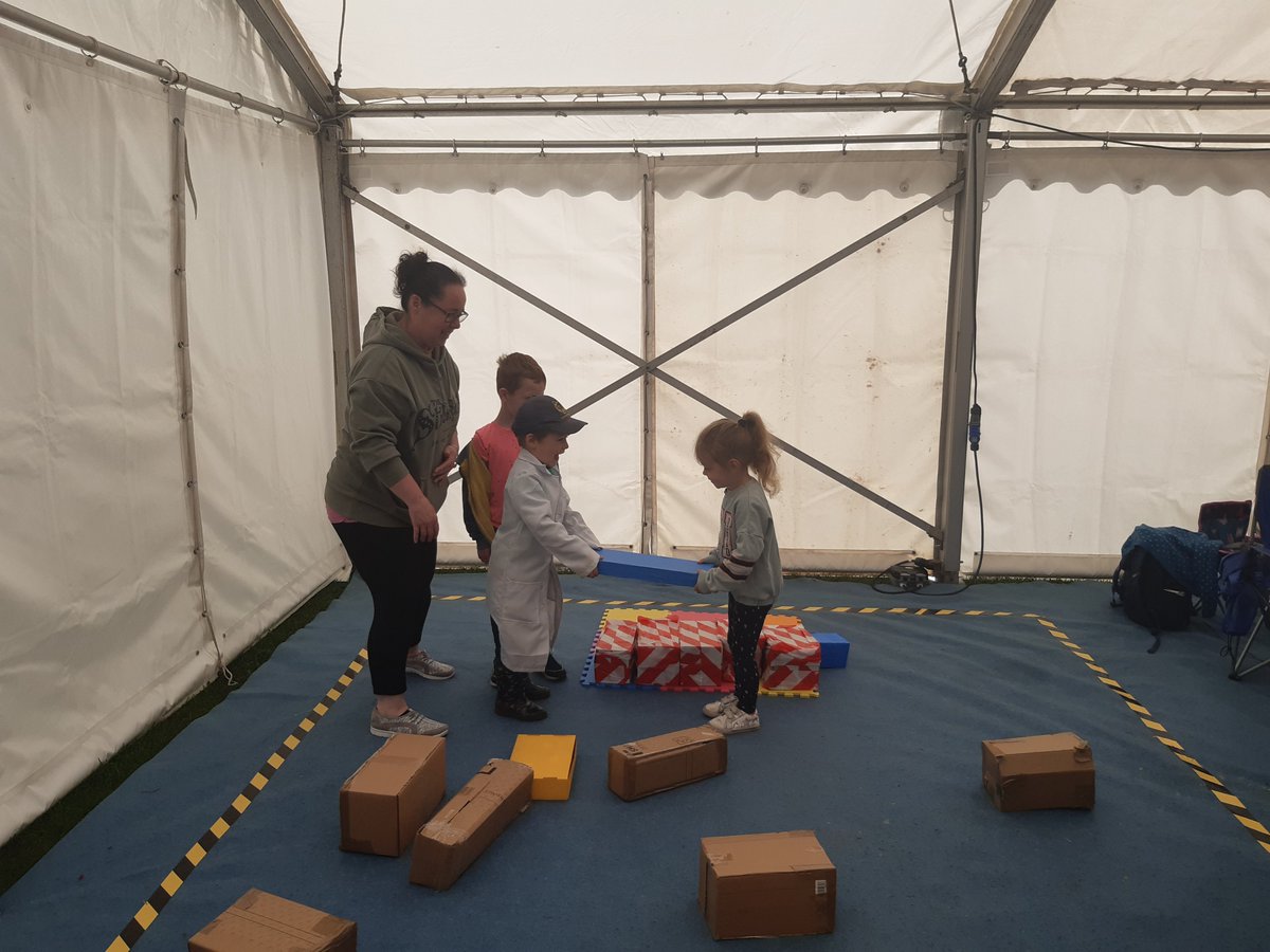 tas_function's tweet photo. We had so much fun at #somerscience yesterday! It was a great day and the team spoke to loads of families and future roboticists about robotic swarms @sabinehauert @neshika_w @matimbaswana @suetl_ Fern and Razanne! #robotics #sciencefestival https://t.co/gf5xWuAd3h
