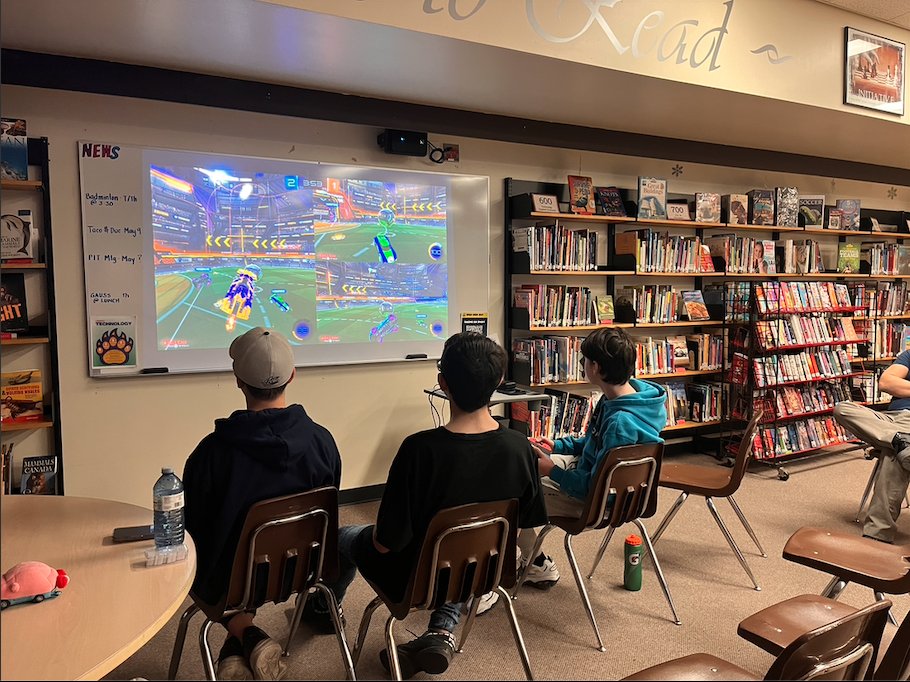 Congrats to the VG Bears Gr.8 Competitive Esports team who became the new Rocket League A Division Champions by winning A Division provincials this weekend!🎮🏆 Thank you to <a href="/MSEA_gg/">Manitoba School Esports Association</a> for organizing the season. GG to all the participating teams! #EsportsEDU #MSEA_gg <a href="/RETSDschools/">River East Transcona School Division</a>