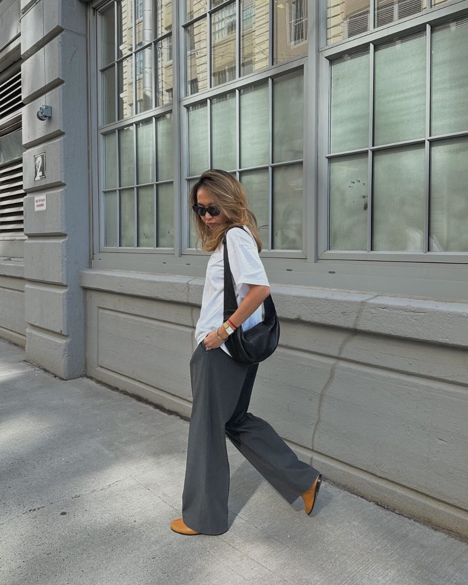 UniqloUSA's tweet image. Simple means style! Get ready for summer with @delya.seratini rocking our Wide-Fit Pleated Pants 🌞 Dress them up or down for any occasion! 

Find more summer workwear must-haves in stores + online at bit.ly/41Wz5sM

#Uniqlo #Uniqlousa #Uniqlopants #pants