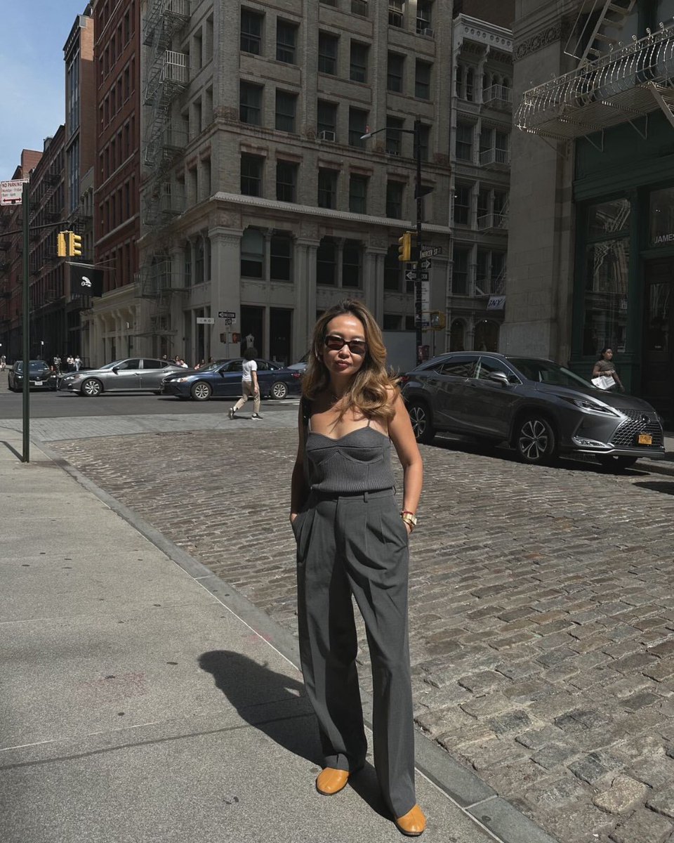 UniqloUSA's tweet image. Simple means style! Get ready for summer with @delya.seratini rocking our Wide-Fit Pleated Pants 🌞 Dress them up or down for any occasion! 

Find more summer workwear must-haves in stores + online at bit.ly/41Wz5sM

#Uniqlo #Uniqlousa #Uniqlopants #pants