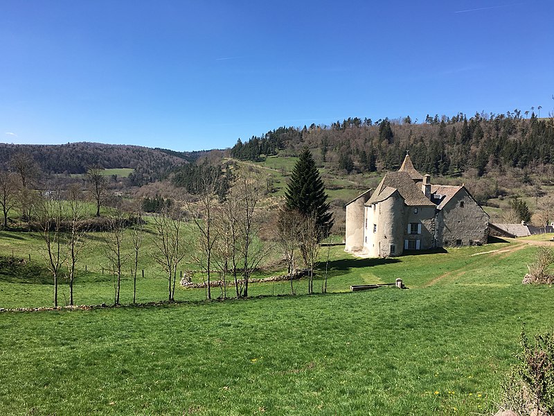 MonumentumFr's tweet photo. Ancien château de Mercoeur, à Maillargues à #Allanche (#Cantal) Edifice du XVe siècle présentant une façade à deux étages. Un escalier en pierre monte le long de la partie inférieure de la façade. Un premier pali...
Suite 👉 https://t.co/b8l7nBhGur
#Patrimoine #MonumentHistorique https://t.co/3C0JnBixBO