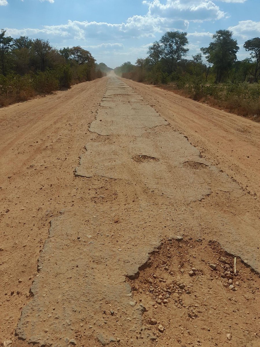 DuchessTalitha's tweet photo. Kadoma-Sanyati Road. #ZanuPFHasFailed. https://t.co/UJZuCIOQ1u