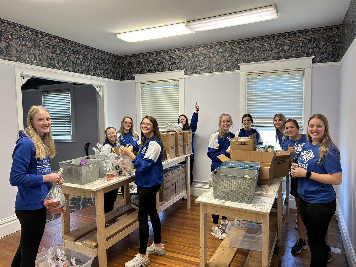 dwtigers's tweet photo. The @DWUCheer_Dance team all smiles at the Mitchell Weekend SnackPack Program for #DWUCares 

#BleedBlue | #EarnYourStripes https://t.co/ya321PKYTG