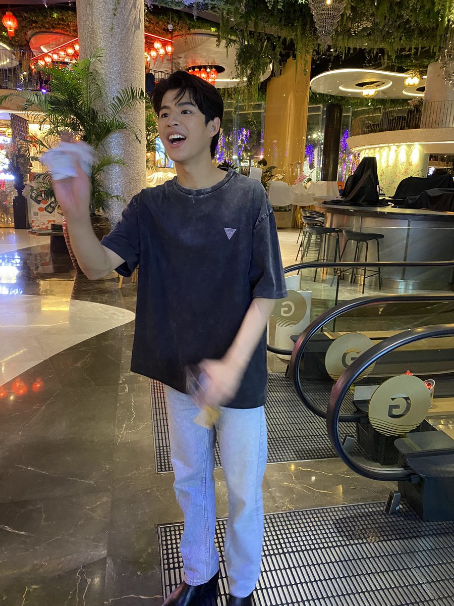 rabbitxion's tweet photo. น้องมาร์คแกล้งสาวแก่ละ 

#มาร์คภาคิน #mmarkpkk https://t.co/BU8g4ogbiI