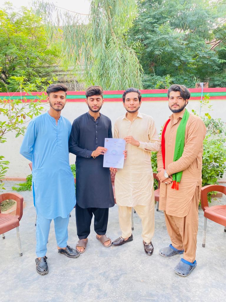 IsfBhera's tweet photo. وائس پریذیڈنٹ آئی ایس ایف بھیرہ سید شاہ سلیمان کی حویلی پر آج دو نئے نوجوانوں نے آئی ایس ایف بھیرہ میں شمولیت اختیار کرتے ہوئے اپنے اپنے نوٹیفیکیشن اور عہدے حاصل کیئے۔ نوٹیفیکیشن حاصل کرنے والوں میں سید شجاع شاہ اور علمدار عباس شامل ہیں۔ https://t.co/eM1U3dXGAw