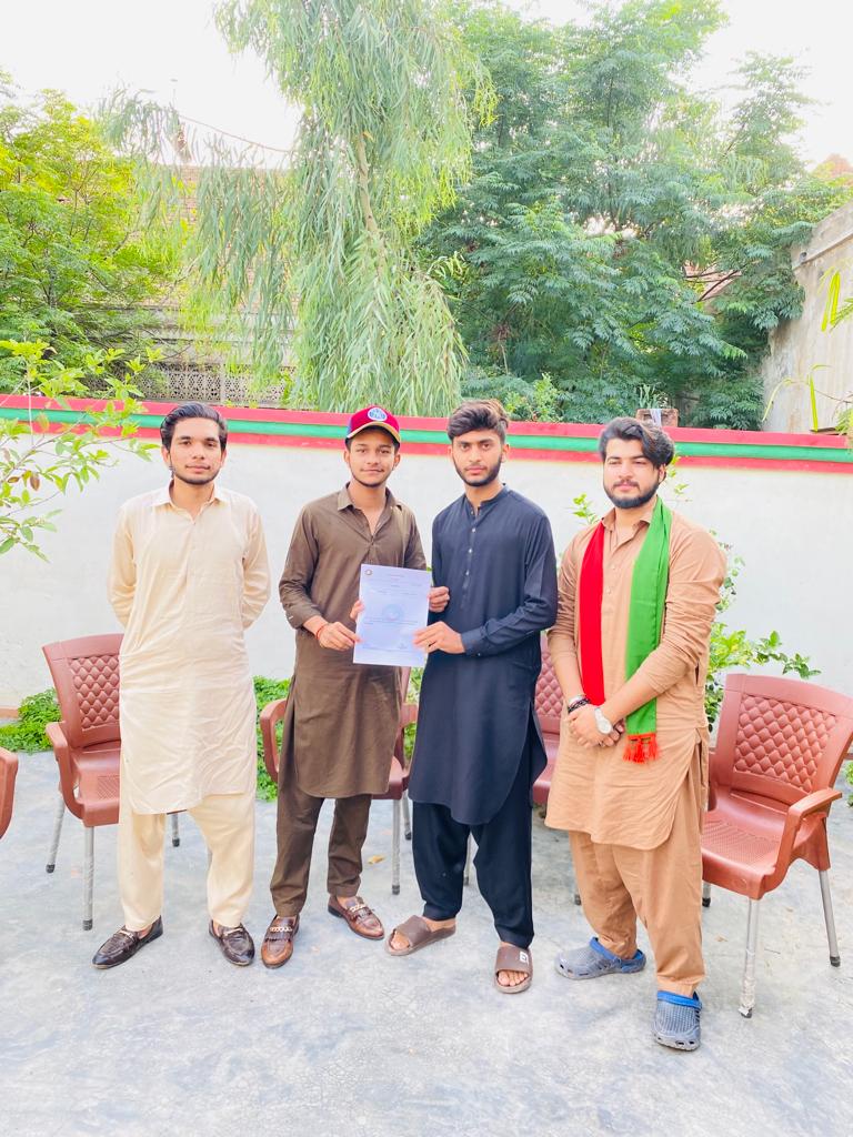 IsfBhera's tweet photo. وائس پریذیڈنٹ آئی ایس ایف بھیرہ سید شاہ سلیمان کی حویلی پر آج دو نئے نوجوانوں نے آئی ایس ایف بھیرہ میں شمولیت اختیار کرتے ہوئے اپنے اپنے نوٹیفیکیشن اور عہدے حاصل کیئے۔ نوٹیفیکیشن حاصل کرنے والوں میں سید شجاع شاہ اور علمدار عباس شامل ہیں۔ https://t.co/eM1U3dXGAw