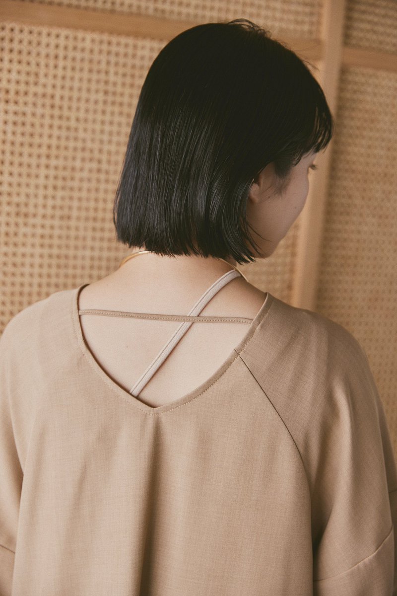 moitytto's tweet photo. 5/16(Tue) お昼12:00販売開始

ハーフスリーブウエストタックワンピース
￥6,600（tax in)
beige/black/natural
FREE size https://t.co/x2eHT3gYjm