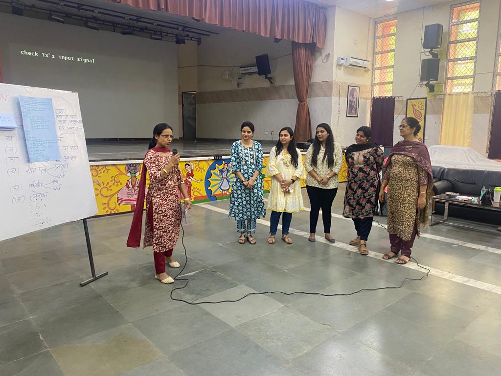DIETRNDELHI's tweet photo. #Mission Buniyad Orientation of TDCs & MB Coordinators Day-5
#Participants made Group Presentations of Innovative #Pedagogy to deliver #Lessons in Hindi, Maths & English whereby they presented different strategies to teach the Students of Level 1 & 2. #SuccessfulCompletion https://t.co/T7ENC3gVWG