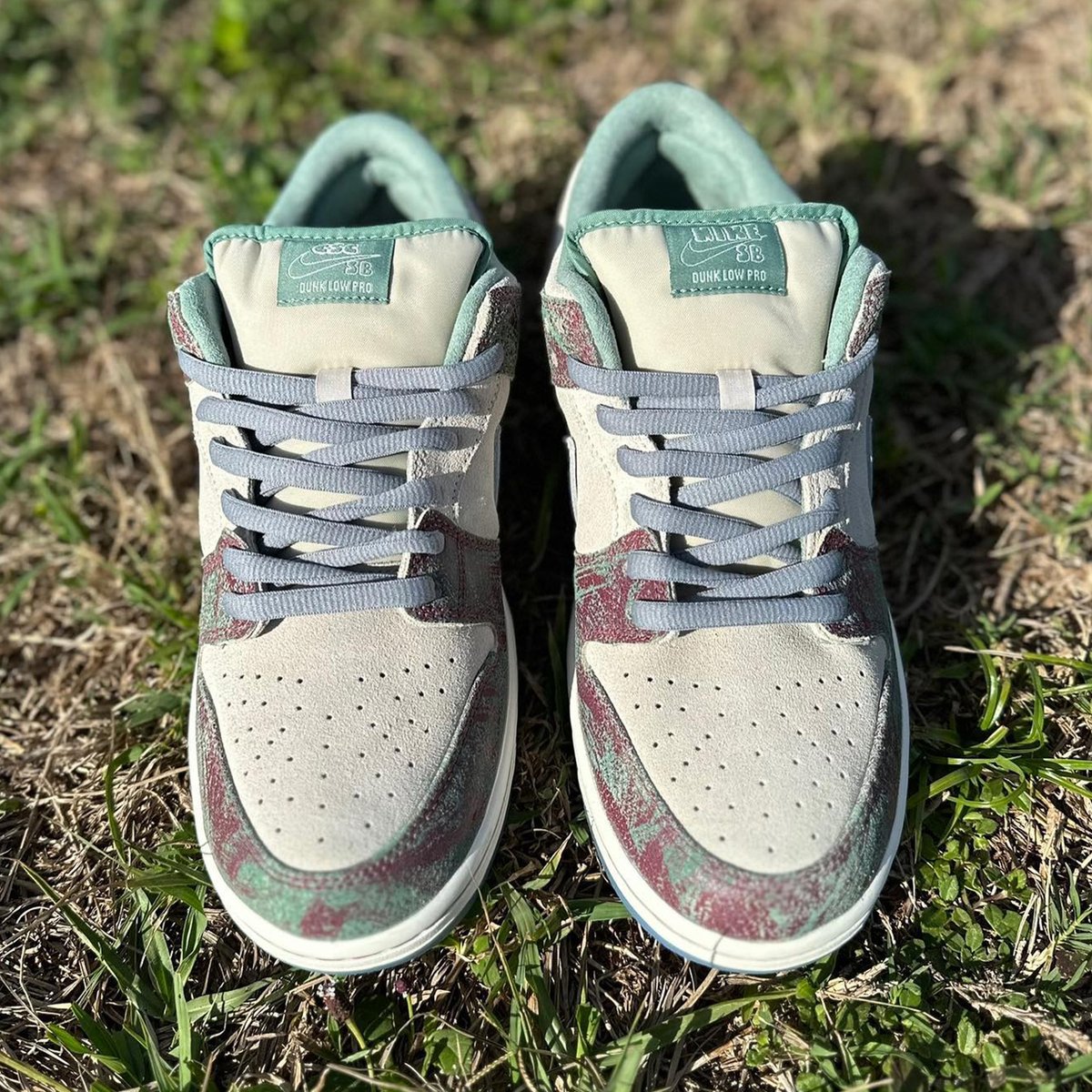JustFreshKicks's tweet photo. In Hand Look at the Crenshaw Skate Club x Nike SB Dunk Low https://t.co/EWLeIenSZ4 https://t.co/z3sO3IlEOl