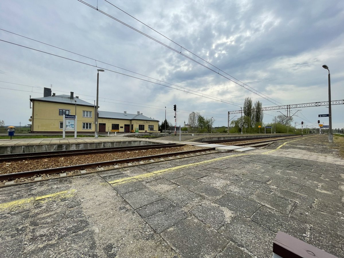 Karol08507816's tweet photo. Widok z peronu nr 2 #Przysucha #PKP #LK22 https://t.co/DiaGUA8zRK