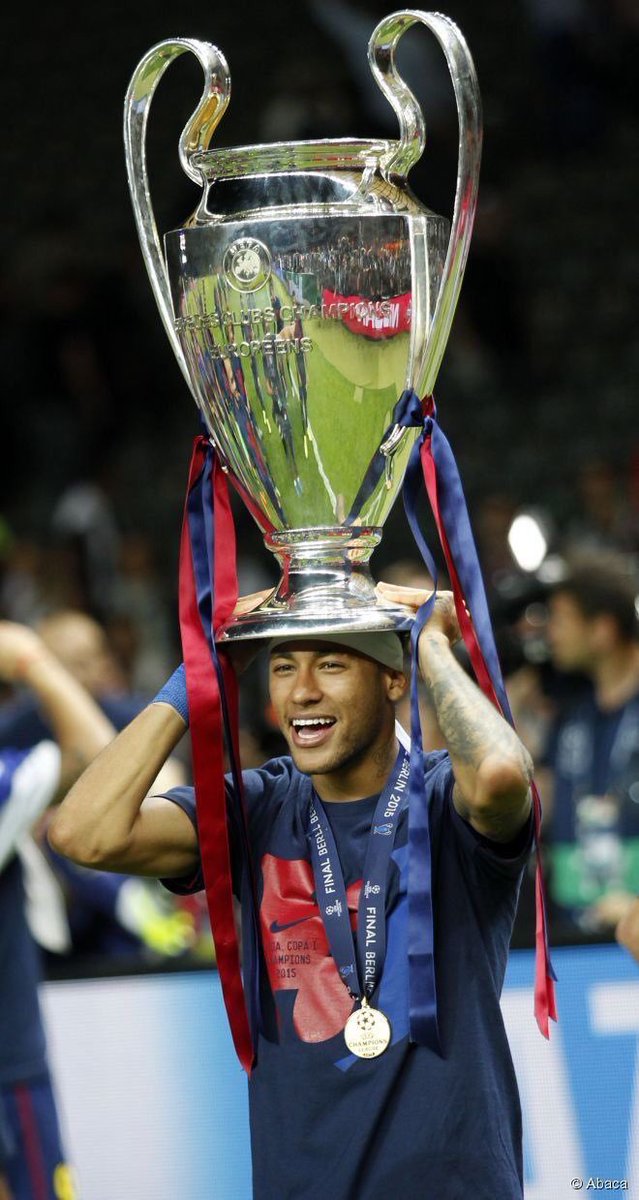 futtmais's tweet photo. Quem fez a pior escolha?

CR7 saindo do Real Madrid ou Neymar do Barcelona? https://t.co/2DQqZZTx6X