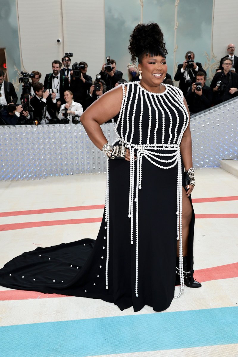avazavaz's tweet photo. Modanın en büyüleyici gecesi #MetGala, bu sene de yine müzik dünyasının yıldızlarıyla renklendi! 

Bu senenin teması 2019 yılında hayatını kaybeden ünlü modacı Karl Lagerfeld'in tarzını onurlandırmak üzere "Karl Lagerfeld: A Line of Beauty" olarak belirlenmişti.🔥🎶💃🏻 https://t.co/zqbqQMdDVO