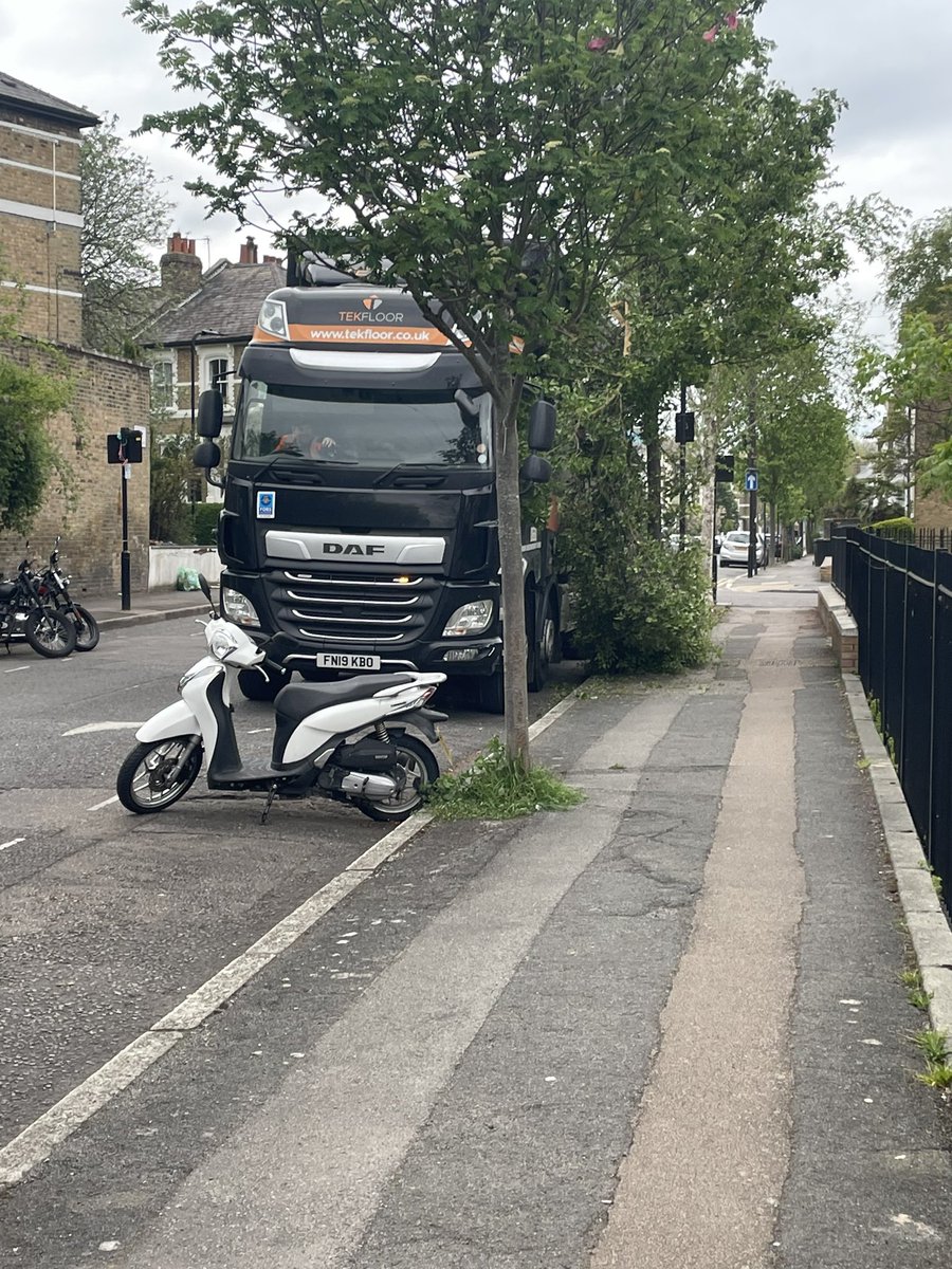 nellenagem tweet media