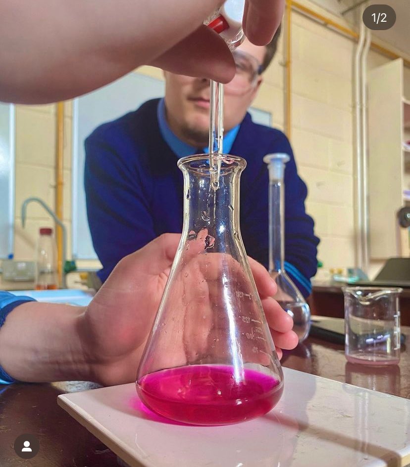 Some of the experiments done in Ms Ryan’s Science club so far this year!! Every Monday at big lunch in Lab 15🧬👩🏽‍🔬🧪 Check out Ms Ryan’s science Instagram page @ms_ryans_science for what students get up to in science at Ramsgrange Community School👀🔬