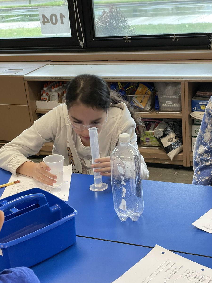 yansick205's tweet photo. ☁️ ☁️ ☁️ Working today in Science Enrichment to create a cloud in a bottle.  #WeAreBethpage @CpollatosBUFSD @sci345 @DschneiderBUFSD @MspenceBUFSD @EDifiglia https://t.co/Yeeb7QWAiA