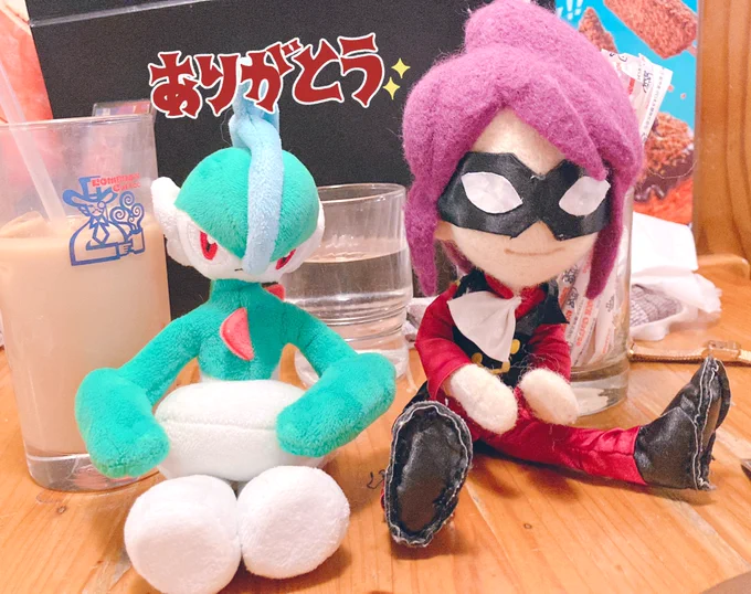 Twitterで知り合ったのにまさかの出身地が同じだったむむさん()と遊んできました 気が合いすぎて、昔から友達だった?というレベルで話し倒した… 羊毛イツキくん可愛すぎました  そしてスケブに!セイボリちんを描いていただいた〜!!天才! 見て〜!家宝〜〜〜〜〜!!!