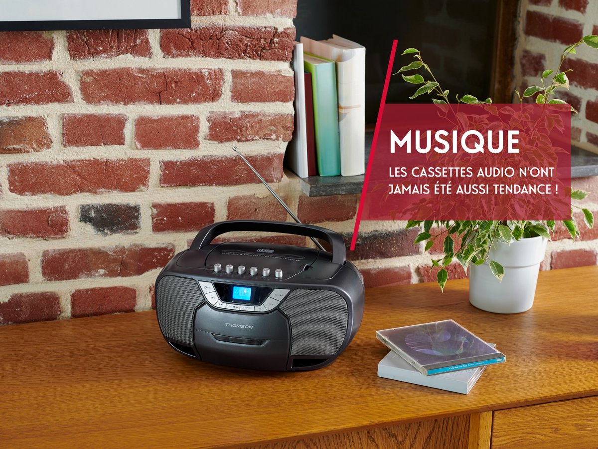 Thomson_FRA's tweet photo. Que ce soit chez vous ou en balade, en K7 ou en CD, profitez partout de votre musique grâce au lecteur RK102CD #Thomson !🎶

▶️  https://t.co/ElSMZIOLfR

#ThomsonAudio #RK102CD #Radio #K7 #CD https://t.co/lHNFFmd3rj