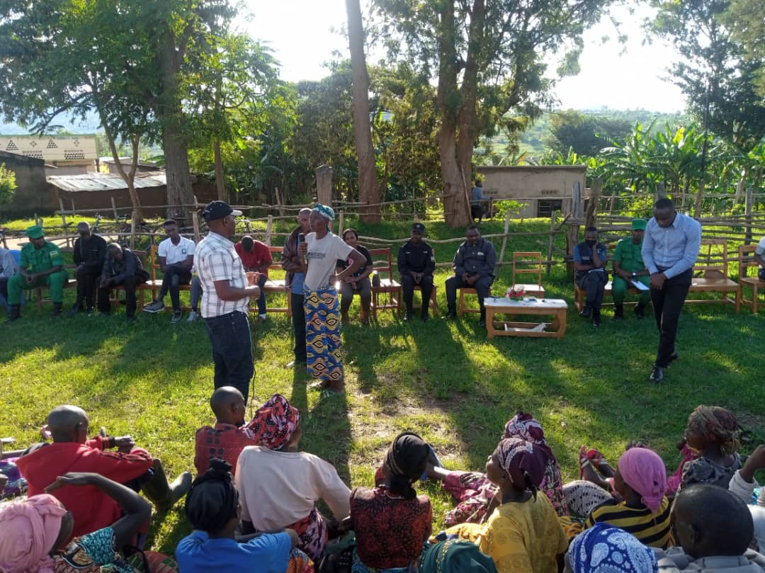 SectorMuyira's tweet photo. None kuwa 02.05.2023, mu mu tugari tugize Umurenge wa Muyira habereye Inteko y'abaturage ku rwego rw'Umurenge, twifatanije n'Akagari ka Migina.
 Muri iyi nteko, tukaba twifatanije na bamwe mu bagize Komite y'umutekano itaguye ya @NyanzaDistrict, barimo: https://t.co/hqAvEyiMKX