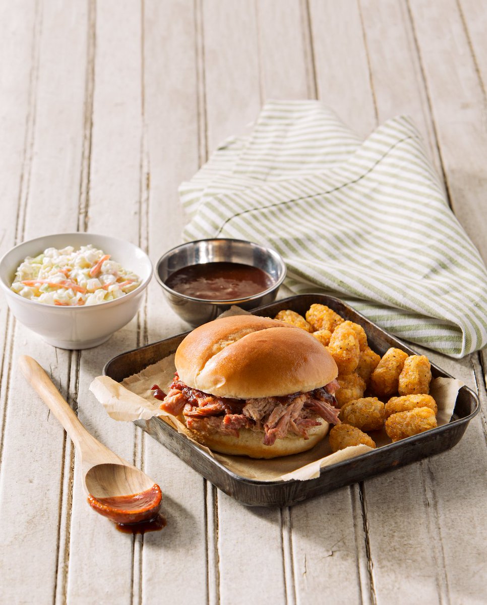 Showmars's tweet image. When life gives you sauce,  you make BBQ sandwiches
and pair them with Tots 😉

Snag this 🔥  combo for a limited time⏰

#showmars #bbqsandwich #nationalbbqmonth