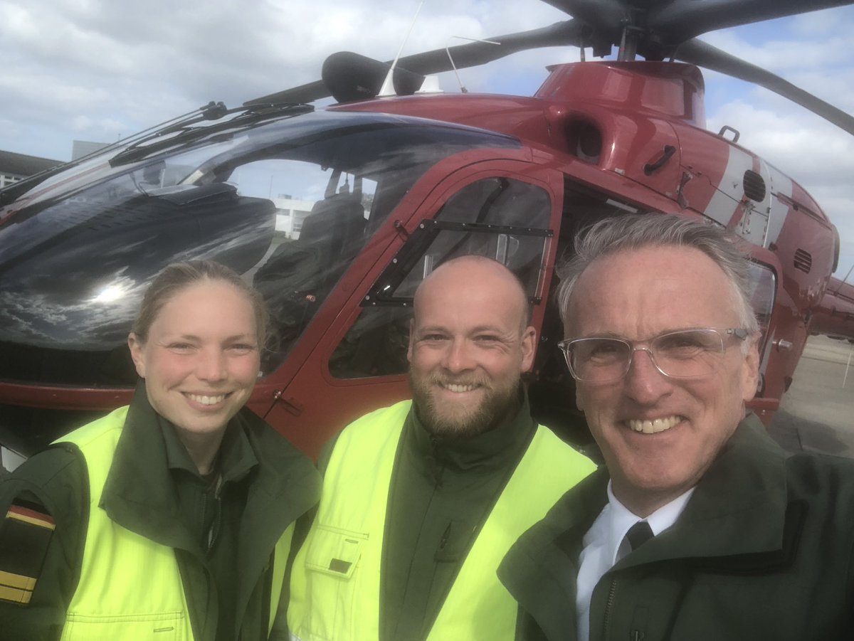 CdrDeuNavalAir's tweet photo. #megacooler #Marineflieger|nachwuchs beschleunigt meine Rückreise von #Kiel nach Nordholz.
Ich freue mich, dass eine junge #Pilotin heute die #Führungsposition übernimmt 👍 https://t.co/bGoIV11J2E