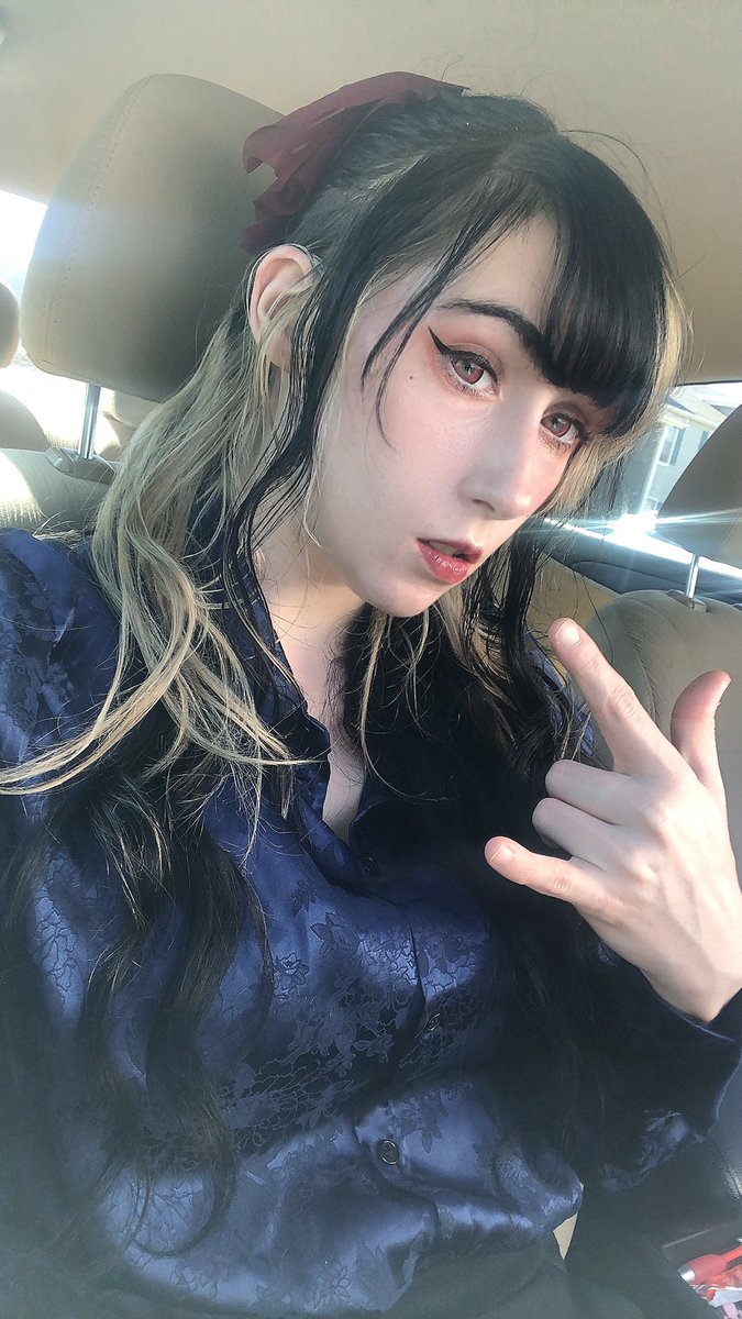 BrandoCosplay's tweet photo. I also have a Twitch, Youtube, and Tiktok under that same name if you’re interested in following me there I would really appreciate it💙 Trying to get to 1000 followers on twitch before the end of summer~ #Twitch #twitchstreamer https://t.co/LJhUh9Mcnl