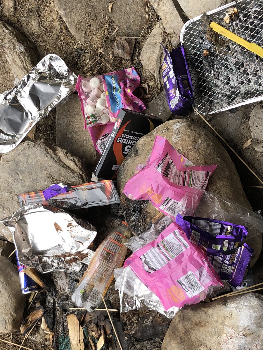 Dave_Dixon1's tweet photo. Still overcast at #marsdenbay but tides out so a full #beach to walk and pick took 2.68k away #litter #PlasticPollution #vapeoftheday #dog ๐ฉx6 #disposablebbqs remnants of BH w/e at the #beach #lovewhereyoulive @KeepBritainTidy @Plasticsimpact @LitterReporting @plastic_busters https://t.co/wjMApsFCg5