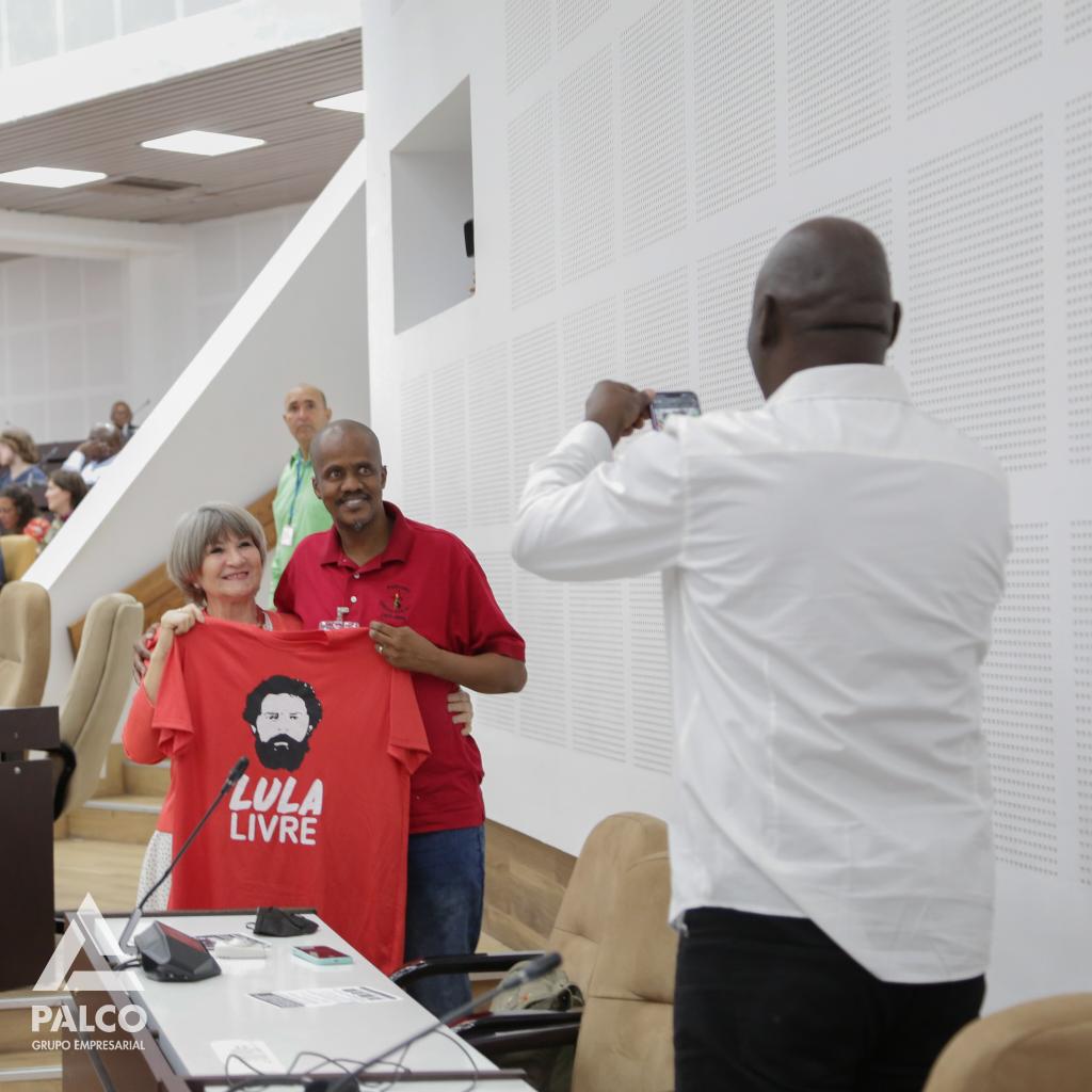 La ya tradicional cita, como parte de las celebraciones por el Día del Proletariado Mundial,  aúna voces en contra del bloque económico, comercial y financiero de Estados Unidos y a favor de la eliminación de Cuba de la lista de países patrocinadores del terrorismo.

#gpalcocuba