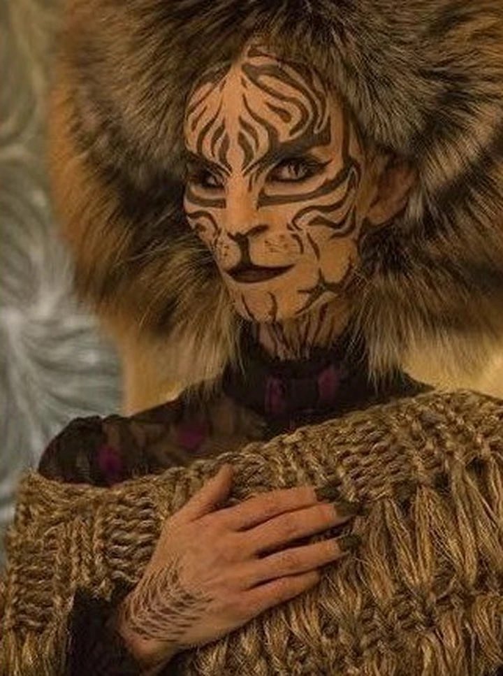 penny2460's tweet photo. I love Doja cats outfit at the met gala but the only thing missing is whiskers. Just like Tigris from the hunger games. #MetGala2023 #MetGala https://t.co/vsti6KDojh