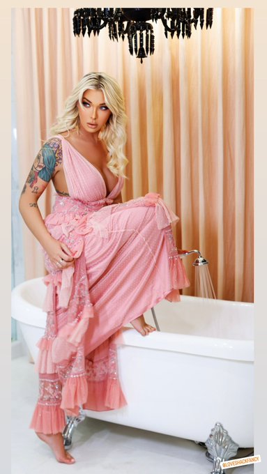 Should I post fashion pics too? https://t.co/PGBiX71Vqs