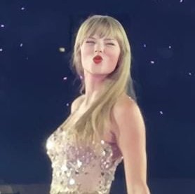 traciesafe's tweet photo. kiss 💋💋 https://t.co/qrYOwLIRKI