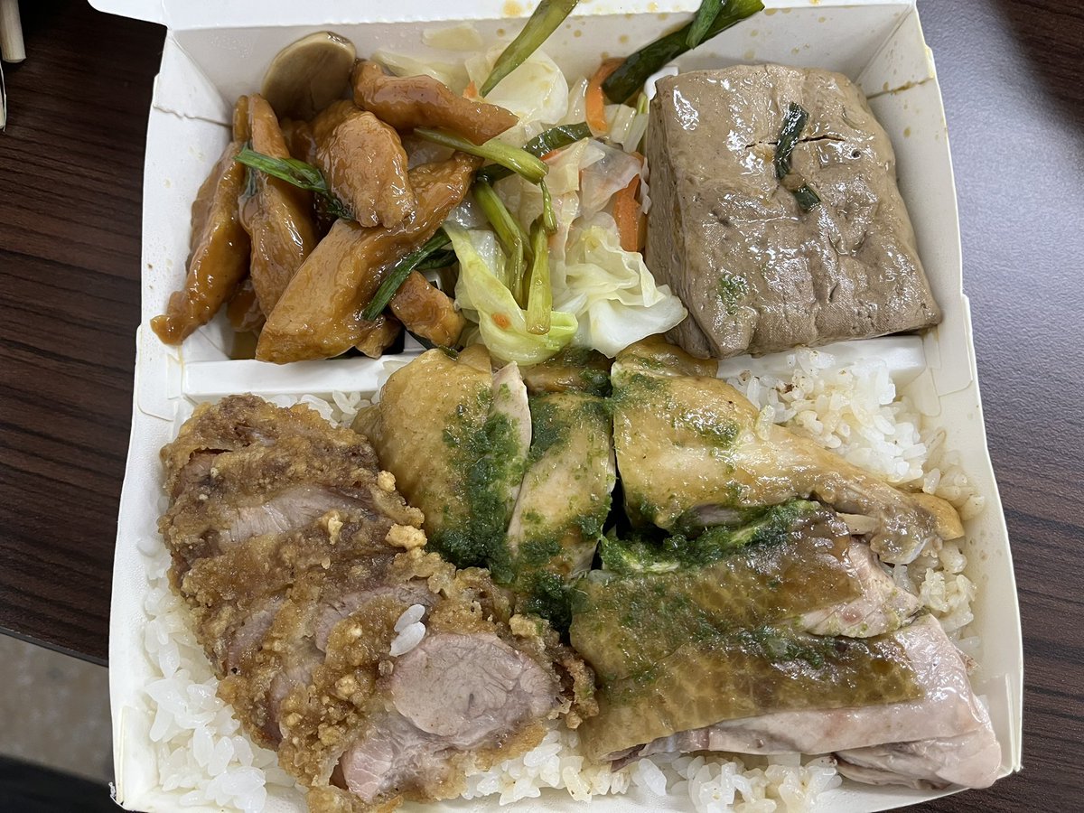 geiwoyujie's tweet photo. 鴨珍鄉港式燒臘,台灣基隆中正,好吃下飯蜜汁雞腿及玫瑰雞腿!
https://t.co/zNk7gyBBiZ
#gourmet #foodie #bento #siumei #chicken #pork #sausage #cabbage #tofu #keelung #taiwan #グルメ #弁当 #台湾 #美食 #便當 #燒臘 #雞腿 #油雞 #叉燒 #香腸 #青菜 #豆腐 #米血 #中正 #基隆 #台灣 #旅者roody https://t.co/U5vV54fDQv
