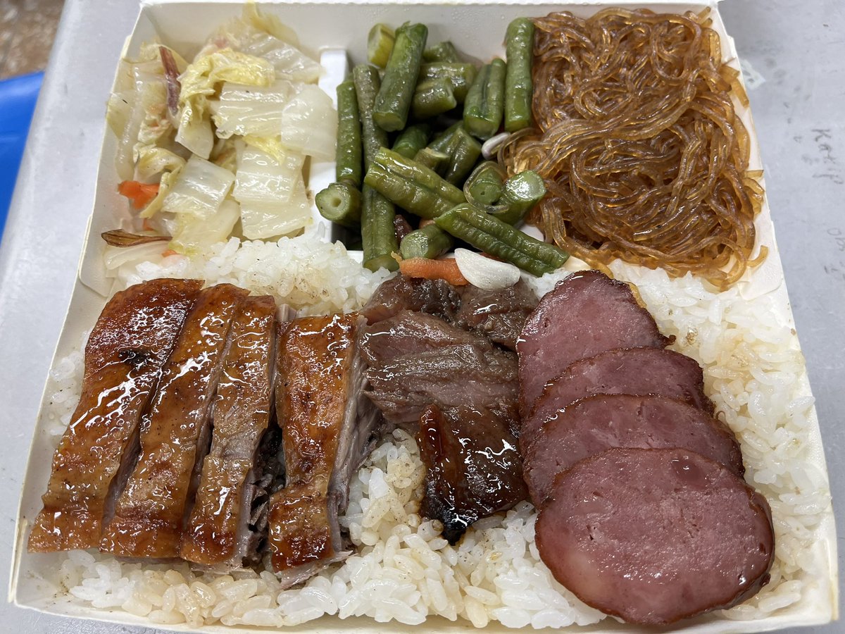 geiwoyujie's tweet photo. 鴨珍鄉港式燒臘,台灣基隆中正,好吃下飯蜜汁雞腿及玫瑰雞腿!
https://t.co/zNk7gyBBiZ
#gourmet #foodie #bento #siumei #chicken #pork #sausage #cabbage #tofu #keelung #taiwan #グルメ #弁当 #台湾 #美食 #便當 #燒臘 #雞腿 #油雞 #叉燒 #香腸 #青菜 #豆腐 #米血 #中正 #基隆 #台灣 #旅者roody https://t.co/U5vV54fDQv