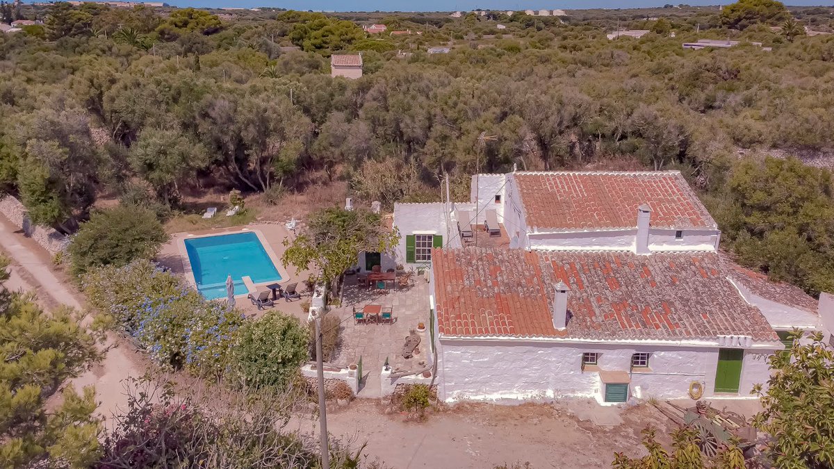 MENORCA - Landhaus zur wöchentlichen Vermietung. Pool, Grill, Landstraßen, 10 Minuten von Mahón und 15 Minuten von vielen Stränden an der Ostküste Menorcas entfernt.
malbugervell.com 
#menorca