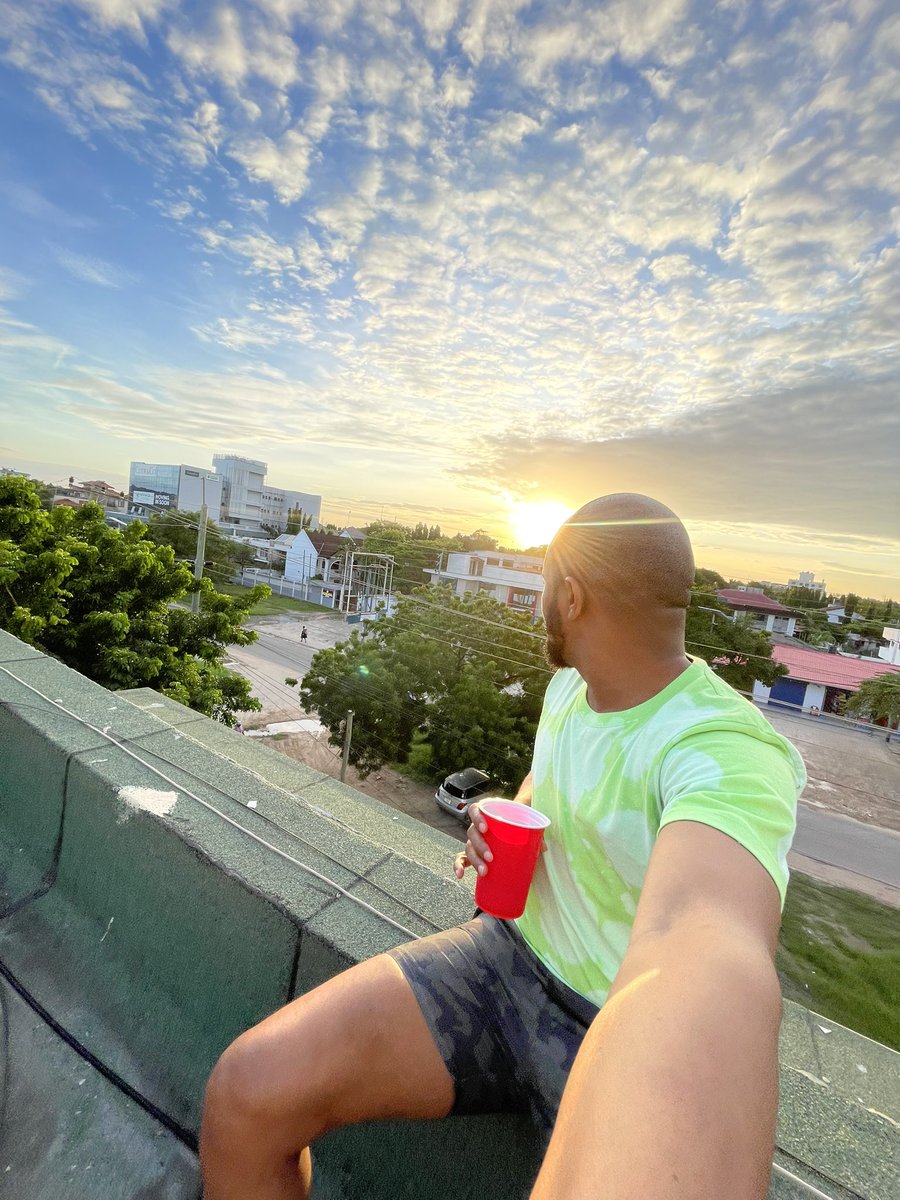 OtchuCinco's tweet photo. LightSkin Vs Sunset 🌅 https://t.co/JrLj8NzEON
