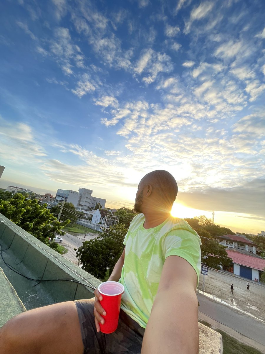 OtchuCinco's tweet photo. LightSkin Vs Sunset 🌅 https://t.co/JrLj8NzEON